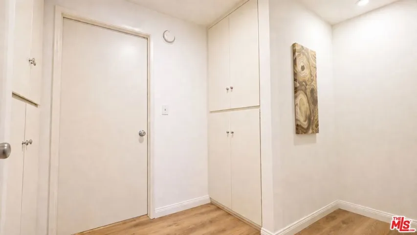 5139 Balboa Boulevard 12, Encino, California 91316