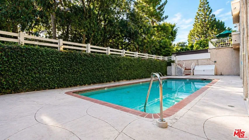 5139 Balboa Boulevard 12, Encino, California 91316