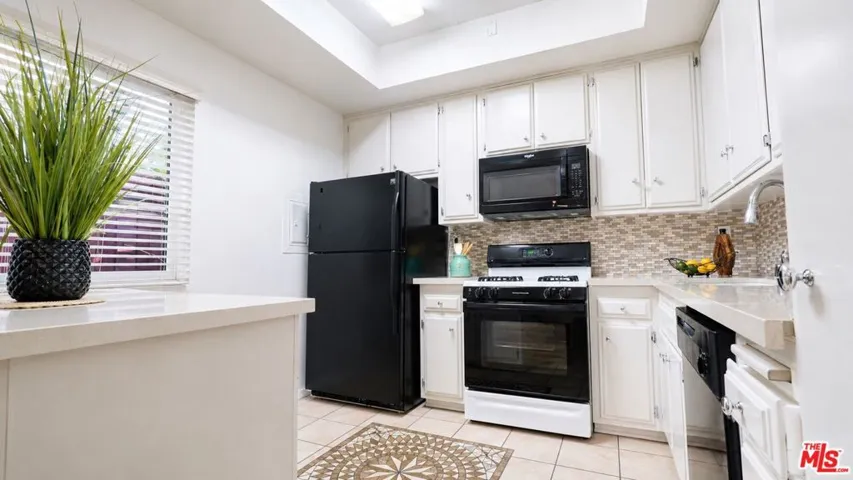 5139 Balboa Boulevard 12, Encino, California 91316