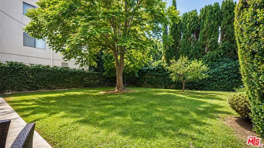 5139 Balboa Boulevard 12, Encino, California 91316