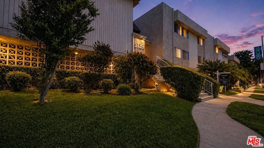 5139 Balboa Boulevard 12, Encino, California 91316