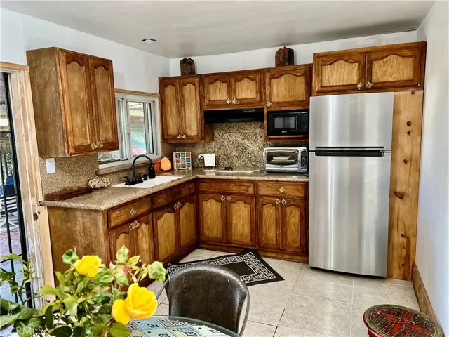 528 S Ash Avenue, Inglewood, California 90301