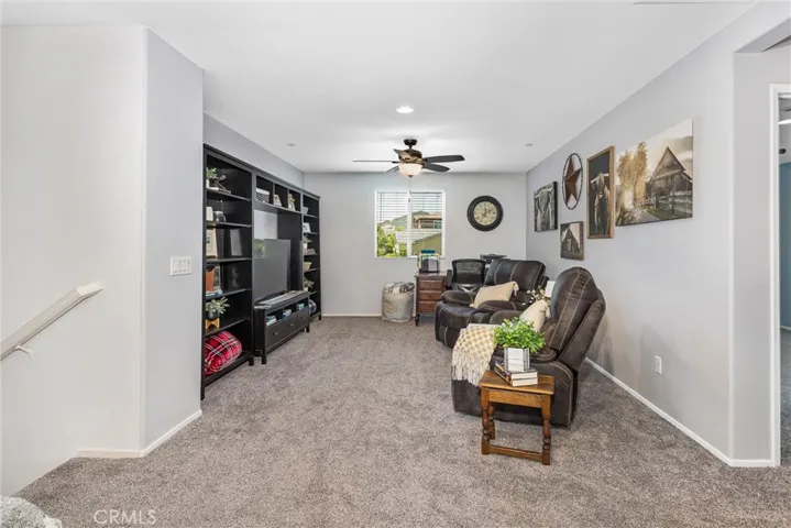 Large Loft - Entertainment center can be included
