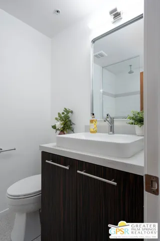 Guest Bathroom - Unit 105 - Qu