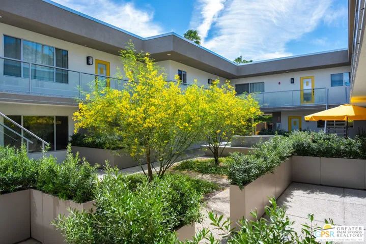 Courtyard - Unit 105 - Querenc
