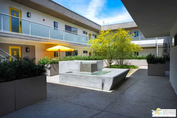 Courtyard - Unit 105 - Querenc