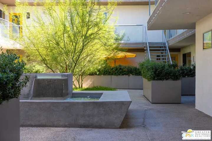 Courtyard - Unit 105 - Querenc