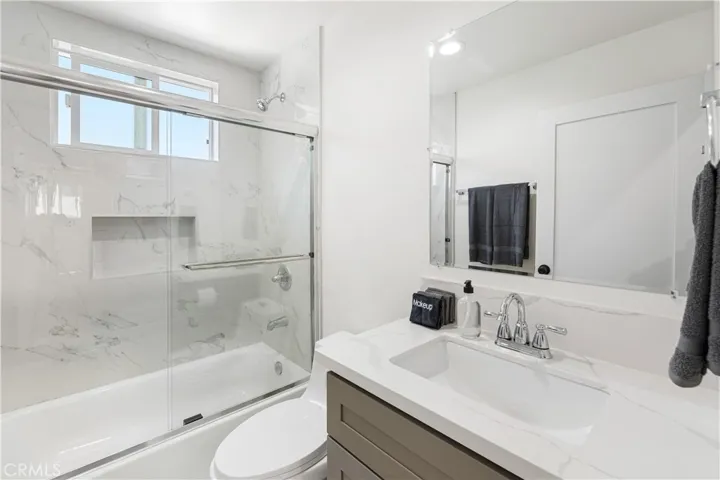 443 N Harvard Boulevard 1/2, Los Angeles, California 90004