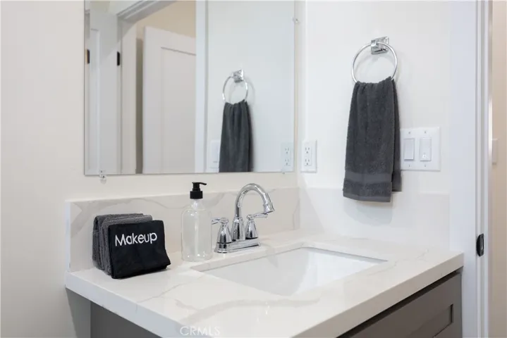 443 N Harvard Boulevard 1/2, Los Angeles, California 90004