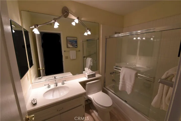 en-suite bathroom in second bedroom