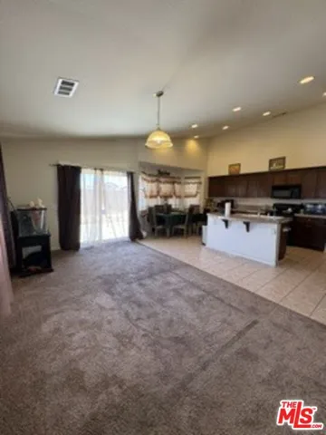 Kitchen w/Dining area