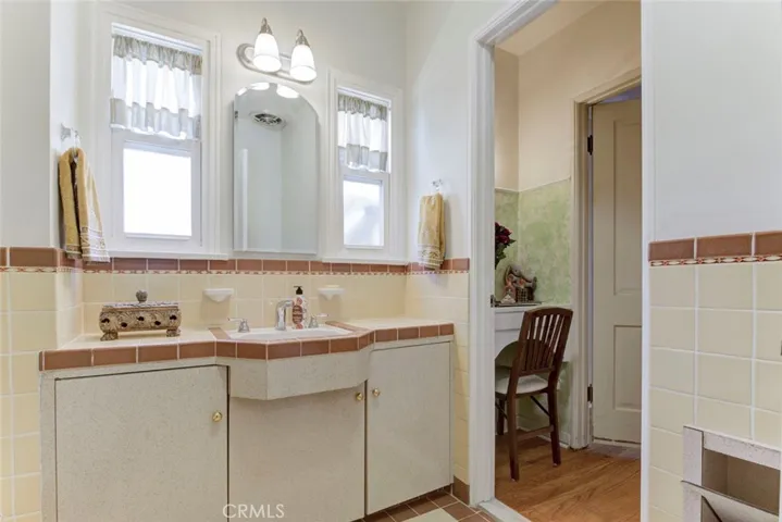 905 Alma Street, Glendale, California 91202