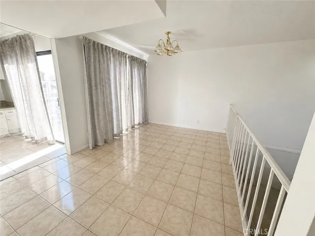 Dining Area Virtually Decluttered