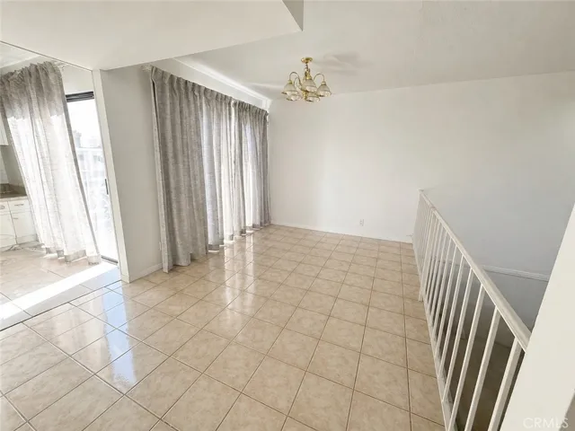 Dining Area Virtually Decluttered