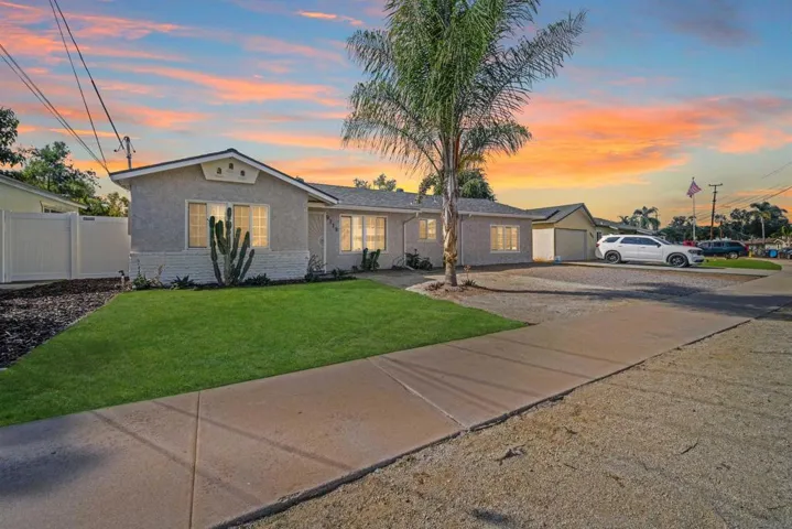 https://zimg.paragon.ice.com/ParagonImages/Property/PA/SDMLS/-522840/2/533/400/b72048ea77c2edecb953b34df34f1313/3/51f30f6b821b9fda2128e88c00171123/-522840-592EB8EC-DD7A-43AB-83F5-73931226AD3A.JPG