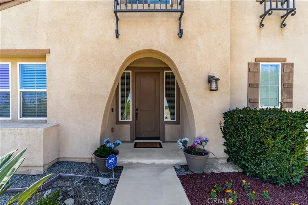 Arched Front entry opens to a flowing 3700 square foot floor plan