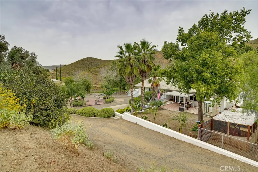 drive way to 10 car garage