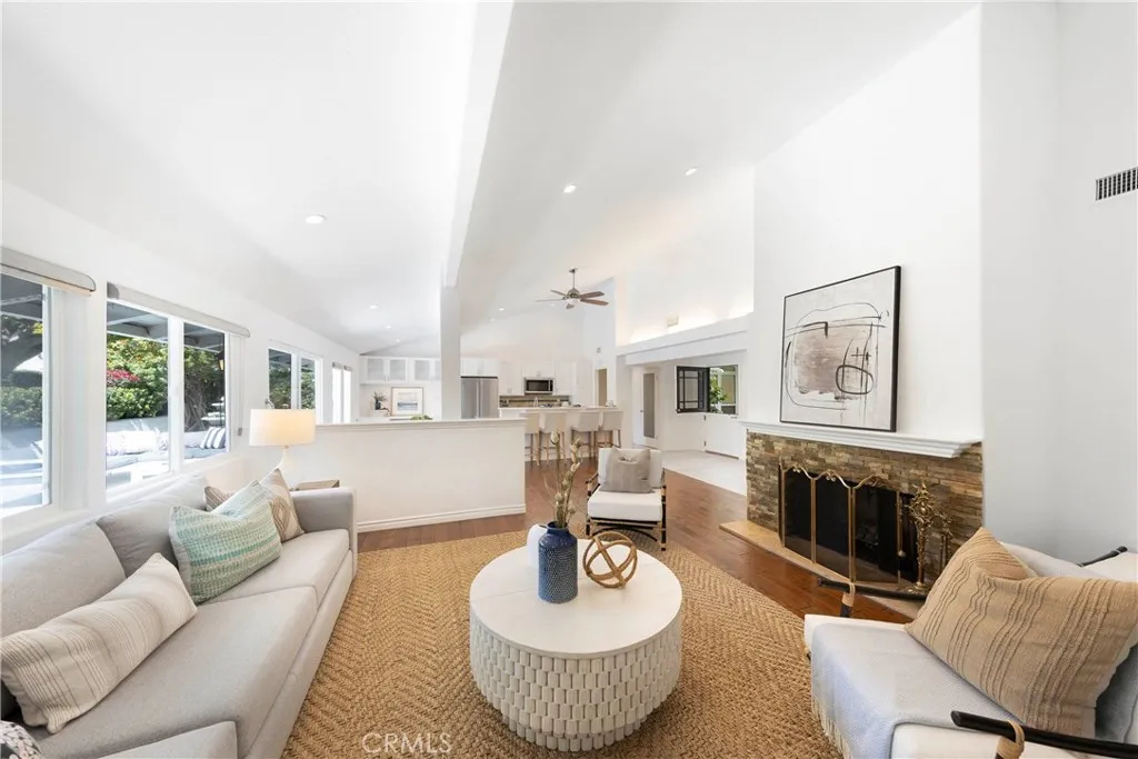 2102 Vista Entrada, Newport Beach, California 92660 — photo 4