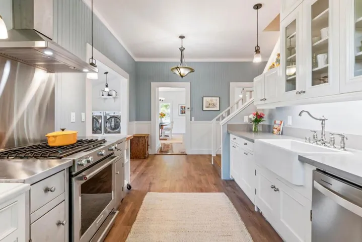 2212 Magnolia Avenue, Petaluma, California 94952