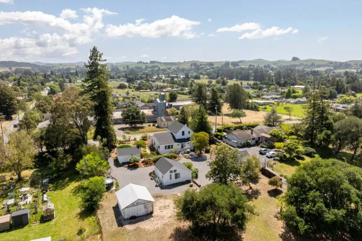 2212 Magnolia Avenue, Petaluma, California 94952