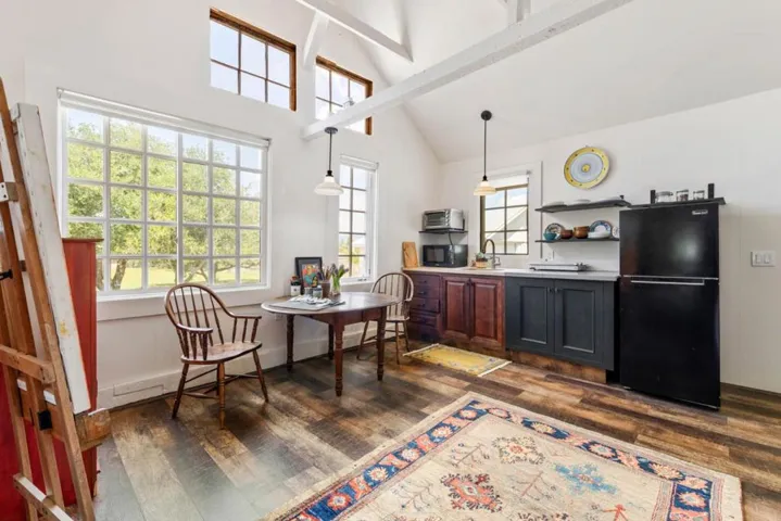 2212 Magnolia Avenue, Petaluma, California 94952