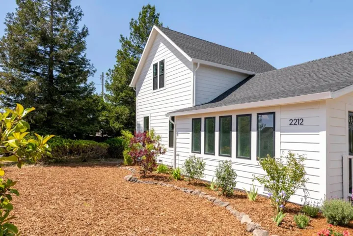 2212 Magnolia Avenue, Petaluma, California 94952