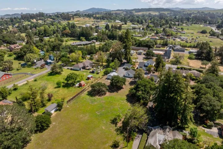 2212 Magnolia Avenue, Petaluma, California 94952