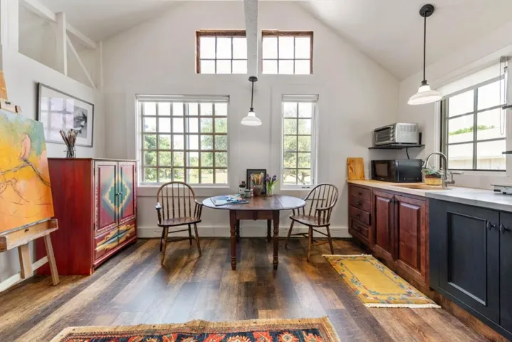 2212 Magnolia Avenue, Petaluma, California 94952