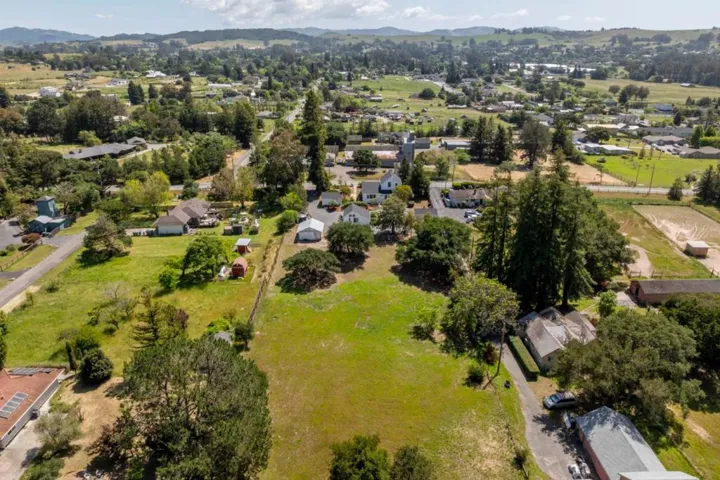 2212 Magnolia Avenue, Petaluma, California 94952