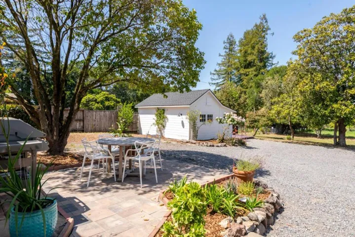 2212 Magnolia Avenue, Petaluma, California 94952