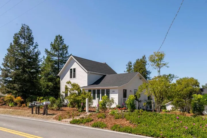 2212 Magnolia Avenue, Petaluma, California 94952