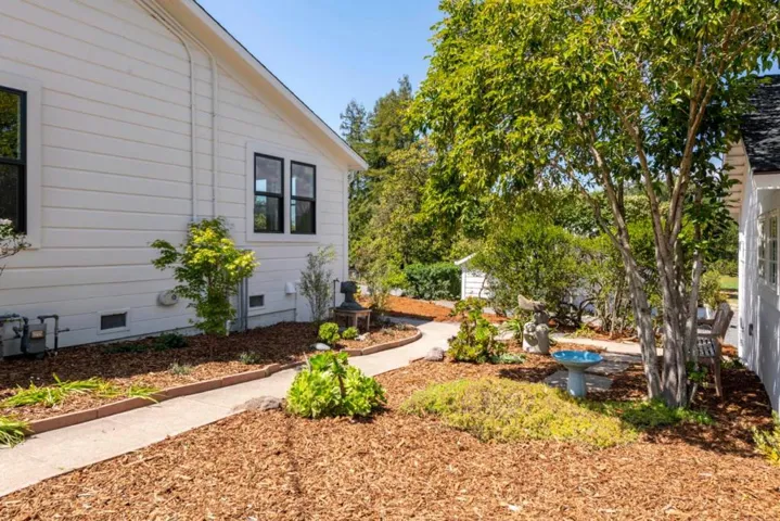 2212 Magnolia Avenue, Petaluma, California 94952