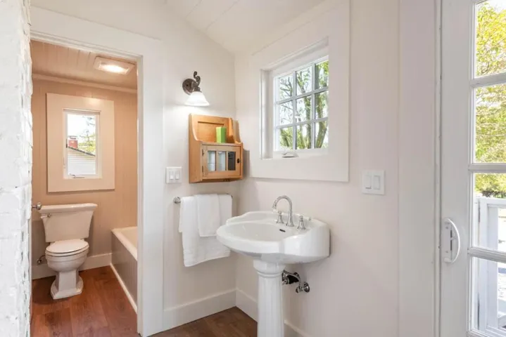 2212 Magnolia Avenue, Petaluma, California 94952