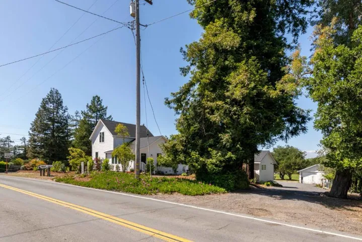 2212 Magnolia Avenue, Petaluma, California 94952
