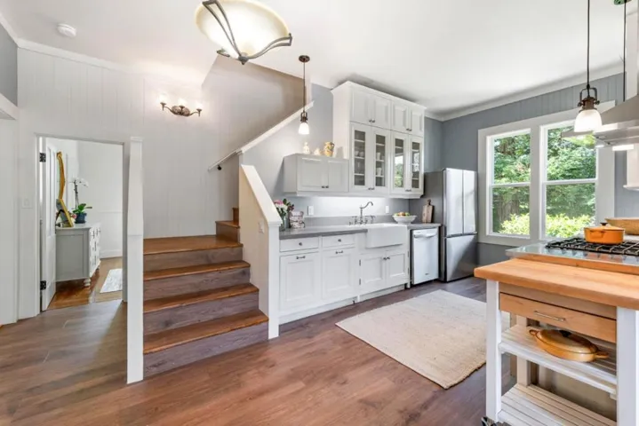 2212 Magnolia Avenue, Petaluma, California 94952