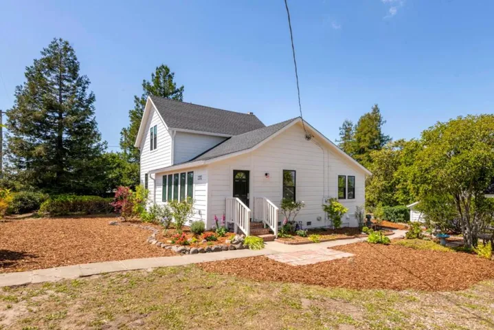 2212 Magnolia Avenue, Petaluma, California 94952