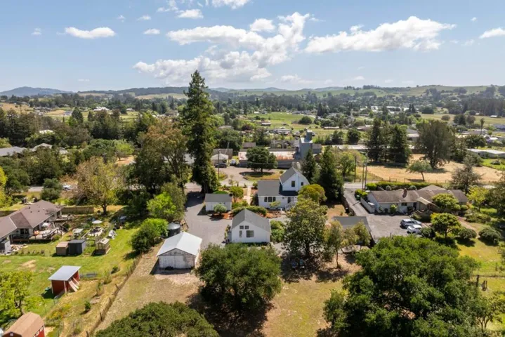 2212 Magnolia Avenue, Petaluma, California 94952