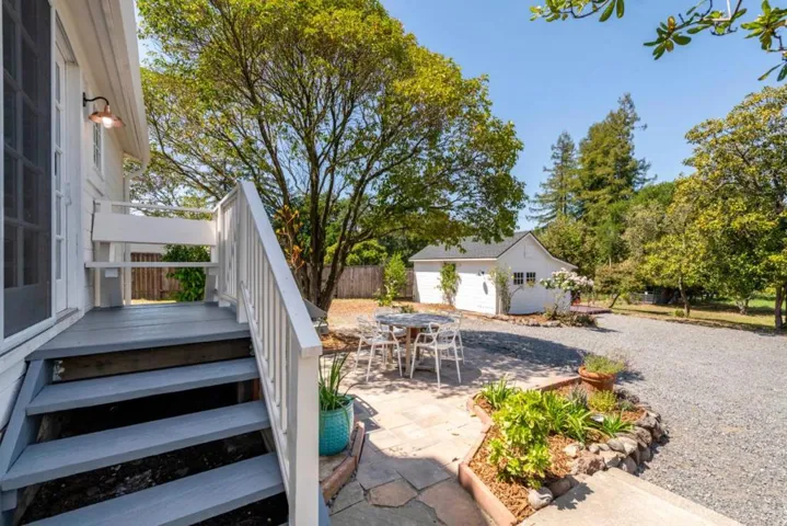 2212 Magnolia Avenue, Petaluma, California 94952