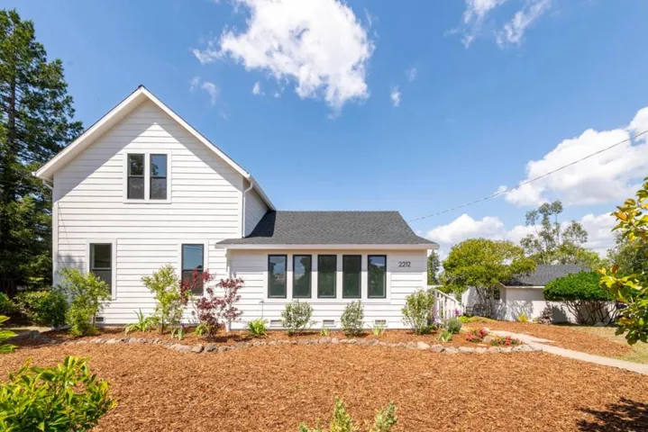2212 Magnolia Avenue, Petaluma, California 94952