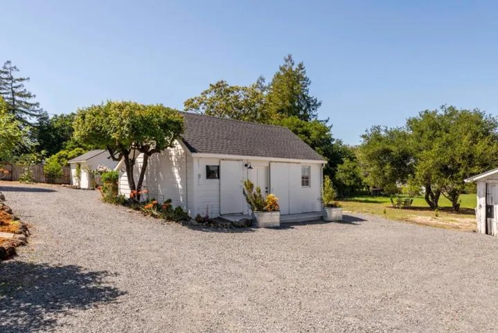 2212 Magnolia Avenue, Petaluma, California 94952