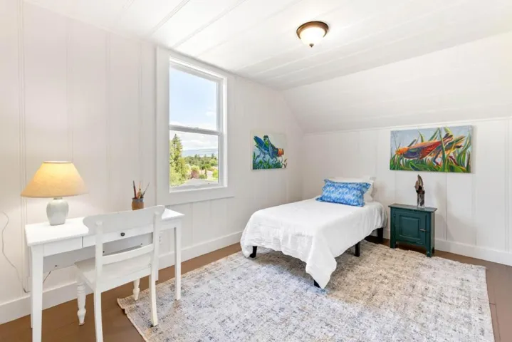 2212 Magnolia Avenue, Petaluma, California 94952