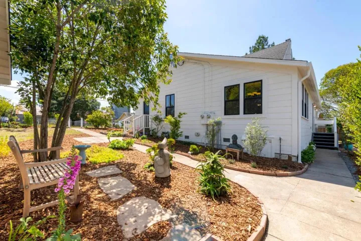 2212 Magnolia Avenue, Petaluma, California 94952