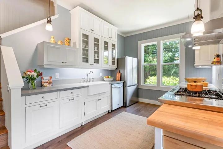 2212 Magnolia Avenue, Petaluma, California 94952