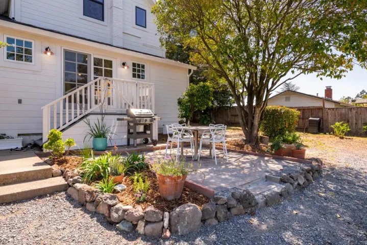 2212 Magnolia Avenue, Petaluma, California 94952
