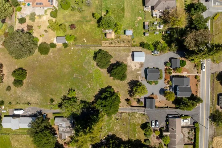 2212 Magnolia Avenue, Petaluma, California 94952