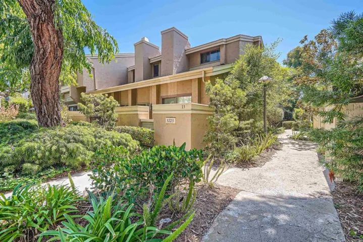 3253 Caminito Eastbluff, La Jolla, California 92037