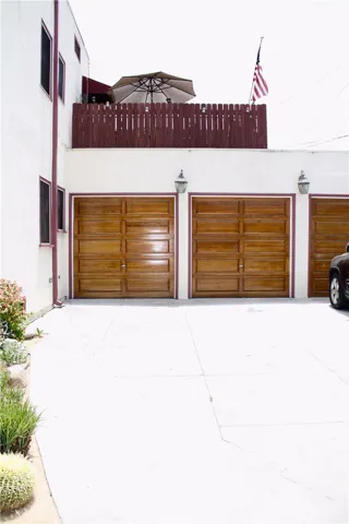 3  1-car garages
