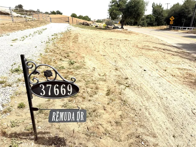 Driveway to AUTOMATIC GATE From Benton
