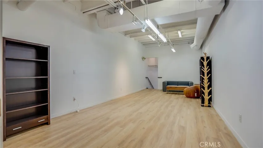 732 E 10th 105, Los Angeles, California 90021 — photo 4