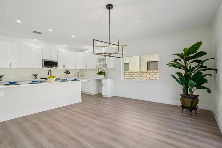 13-web-or-mls-Spyglass Ave-S3101-013